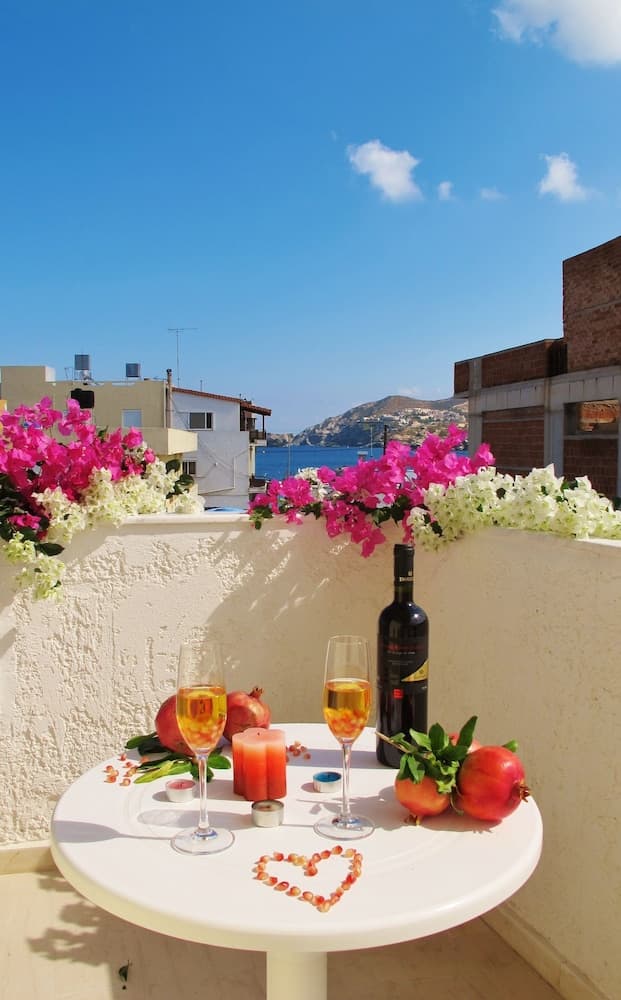 Apollonia Apartments