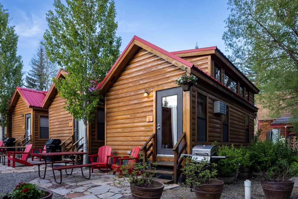 Snake River Cabin Village