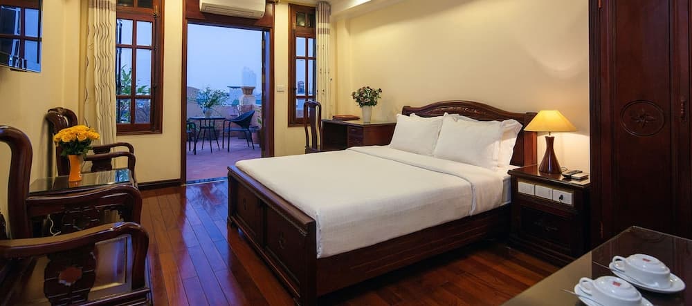 Lucky 3 Hotel & Travel