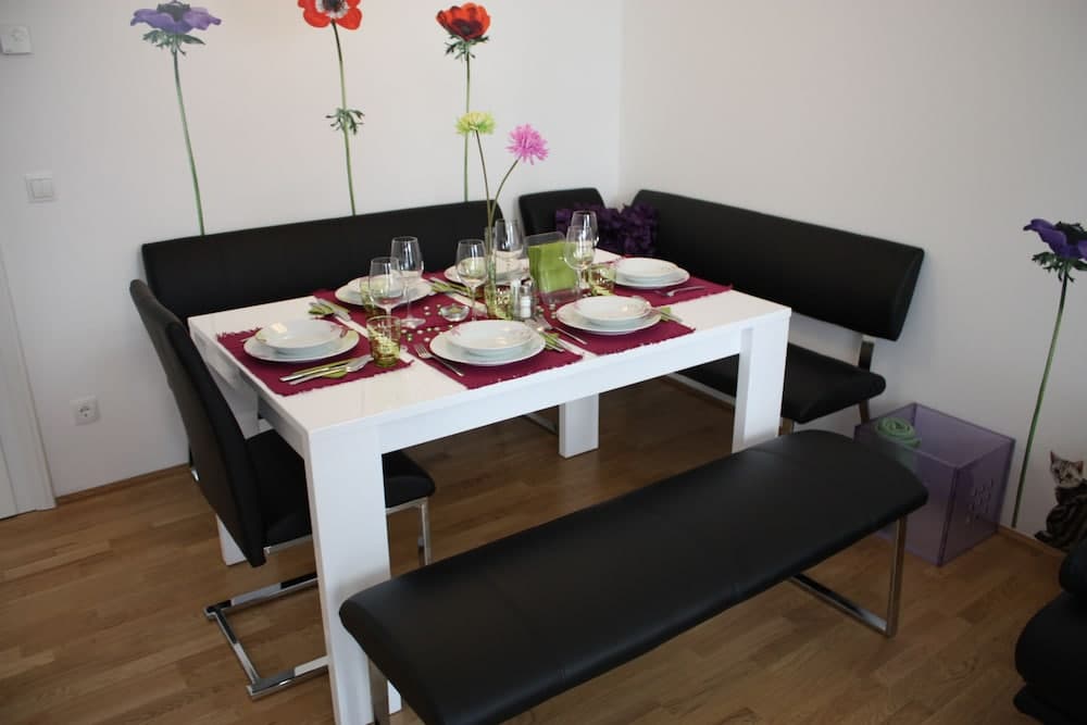 Odada yemek servisi