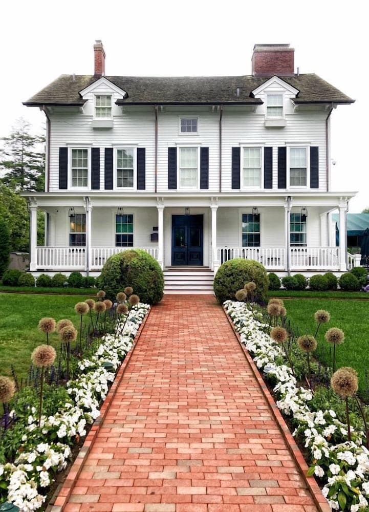 The Hedges Inn