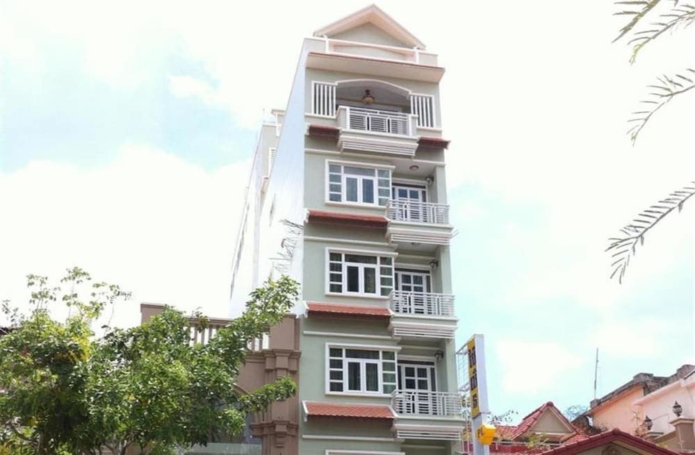 Green Centre Point Inn