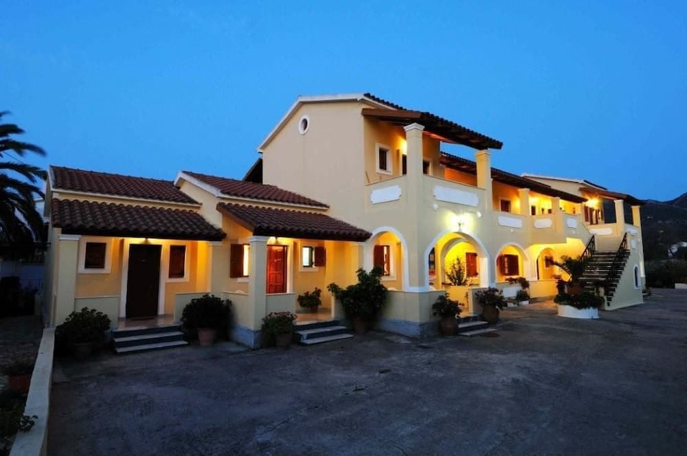 Feeloxenia Corfu Apartments