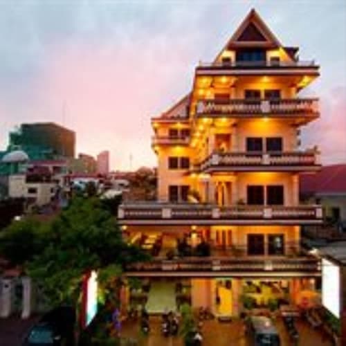 G Eleven Hotel