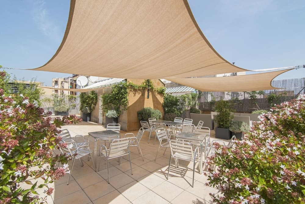 Happy People Gaudi Sant Pau