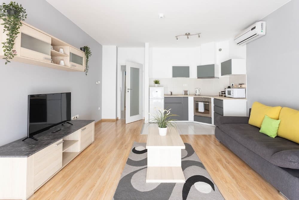 Corvin Plaza Apartments and Suites