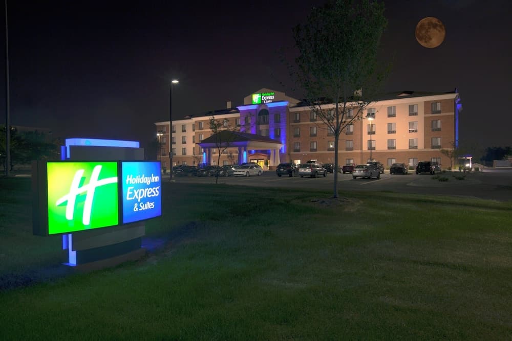 Holiday Inn Express & Suites Detroit North - Troy by IHG
