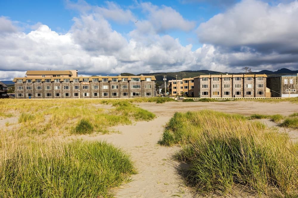 Ebb Tide Oceanfront Inn