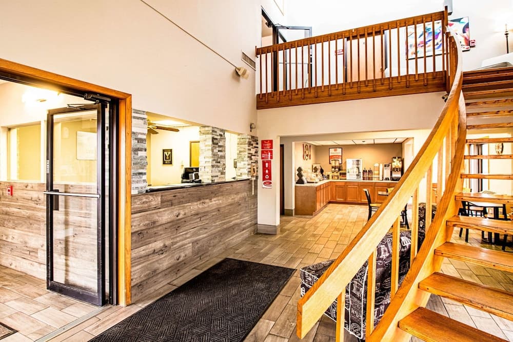 Econo Lodge Watertown