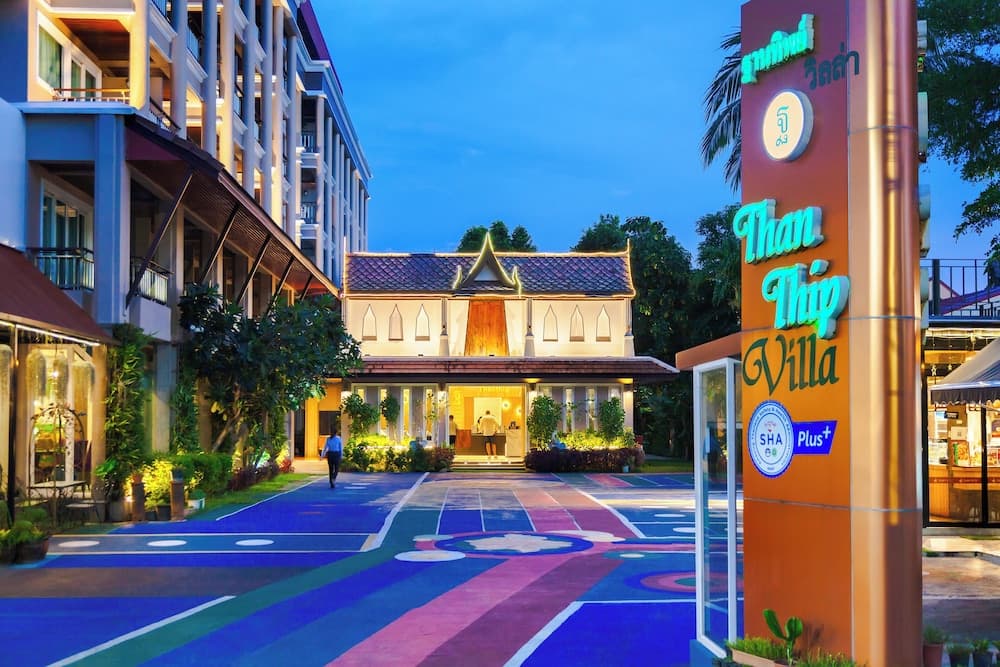 Thanthip Beach Resort