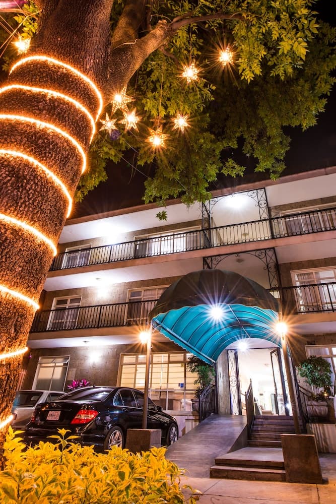 Del Marqués Hotel and Suites