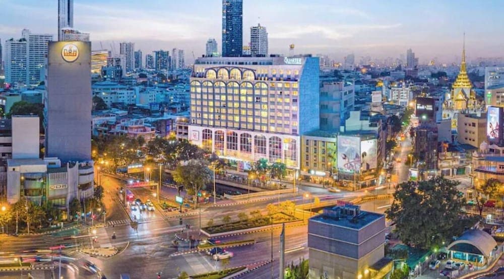 The Quarter Hualamphong by UHG