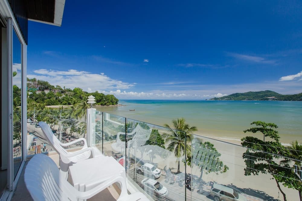 The Front Hotel and Apartment