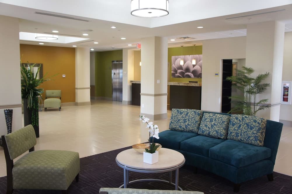 La Quinta Inn & Suites by Wyndham Gonzales LA