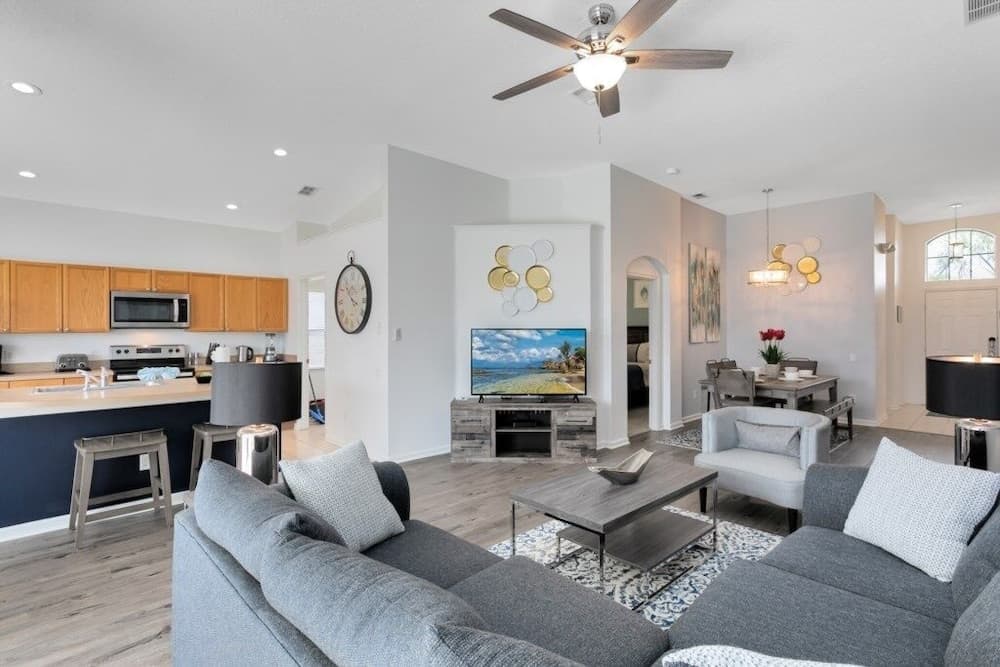 Immaculate 4 Bedrooms 3 Bathroom In Windsor Palms Villa by RedAwning