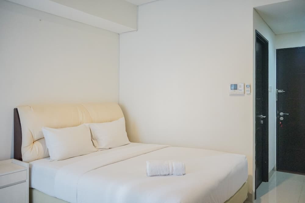 Minimalist Pool View Low Rise Studio @ Paramount Skyline Apartment