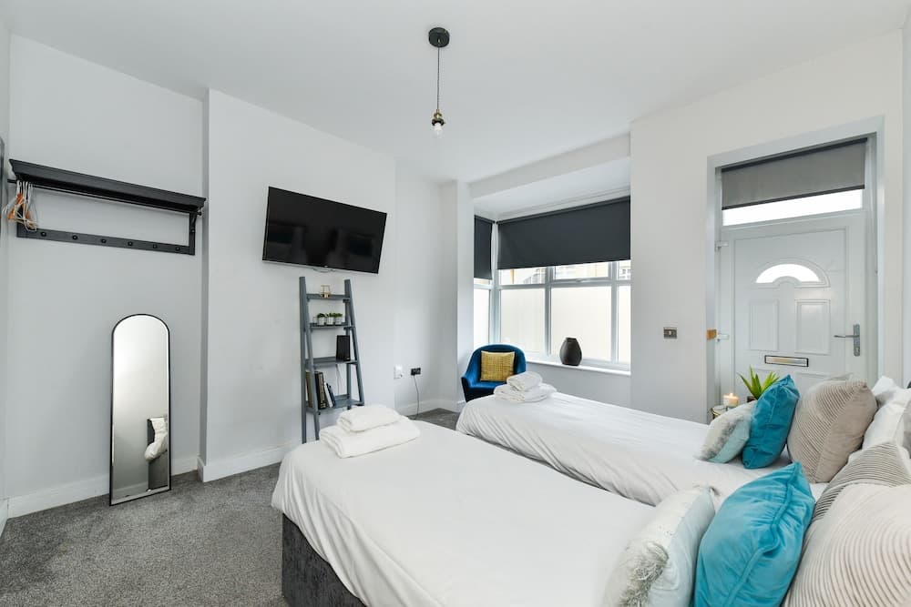 Long Eaton Modern 4bed House