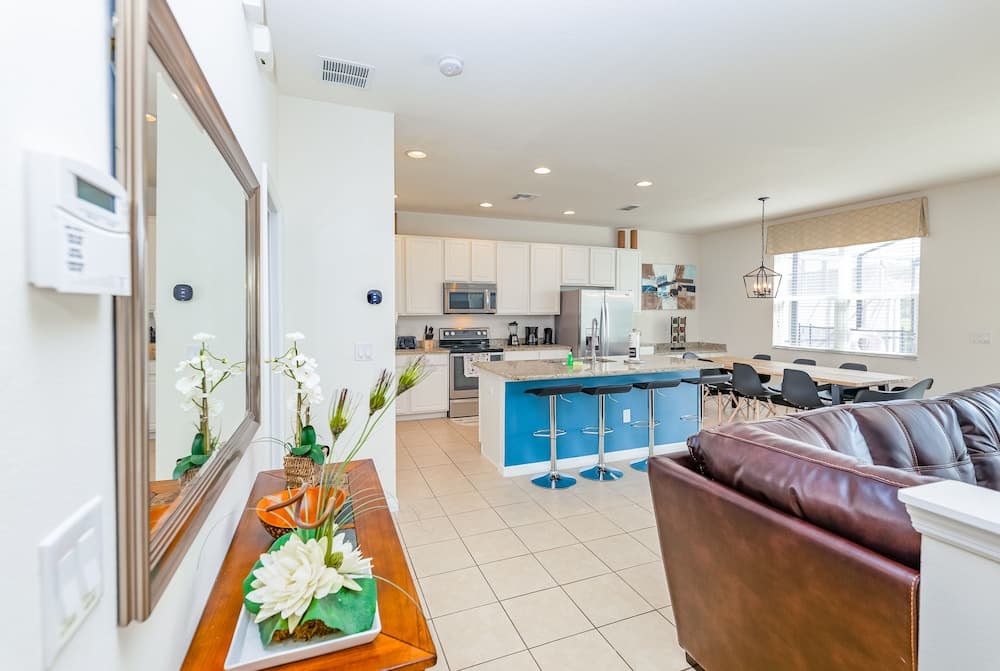 Fantastic 4br 3ba with Pvt Pool with Lake view near to Disney