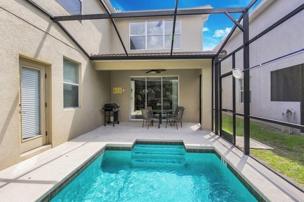 Contemporary 5 Bed 5 Bath Single Family With Upgrades