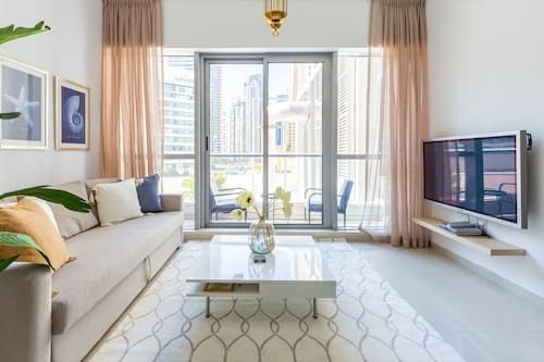Flashy & Vibrant 1BR Apartment in Dubai Marina!