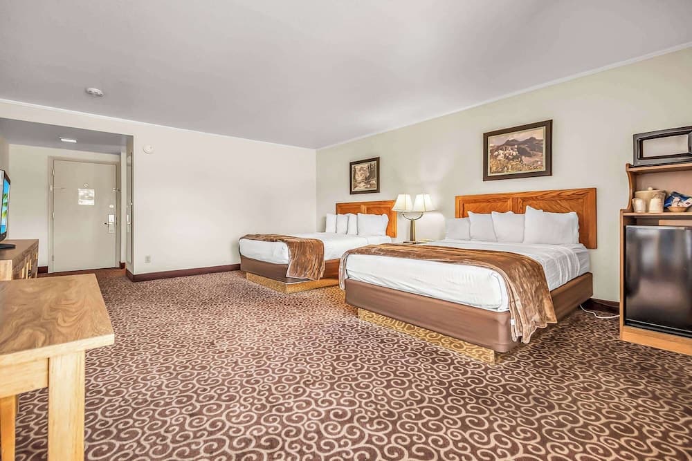 Red Arrow Inn & Suites, a Travelodge by Wyndham
