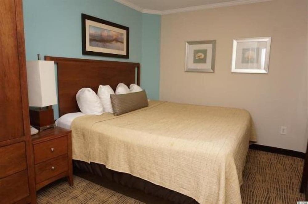 Towers On The Grove Condo