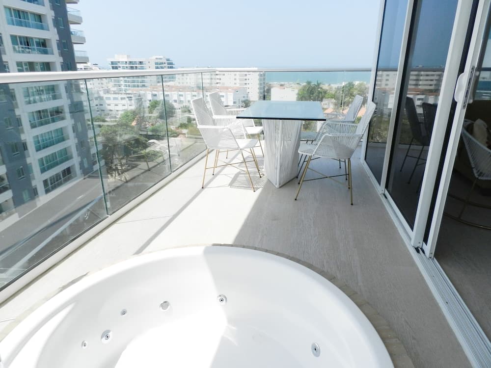 Martinique Delux with Private Hot Tub