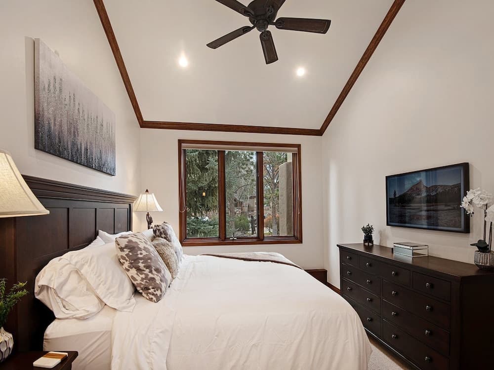 Arrowhead Village Condo - 206 Seasons Lodge