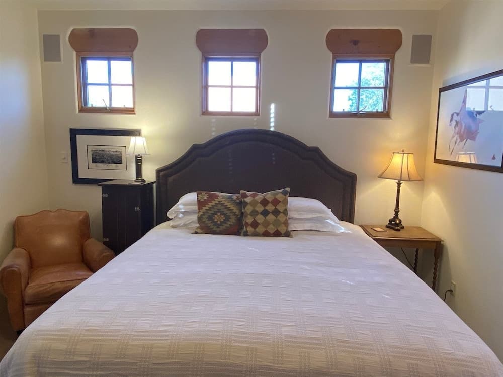 Piñon Dream - Walk to The Plaza, Comfortable Southwestern Style