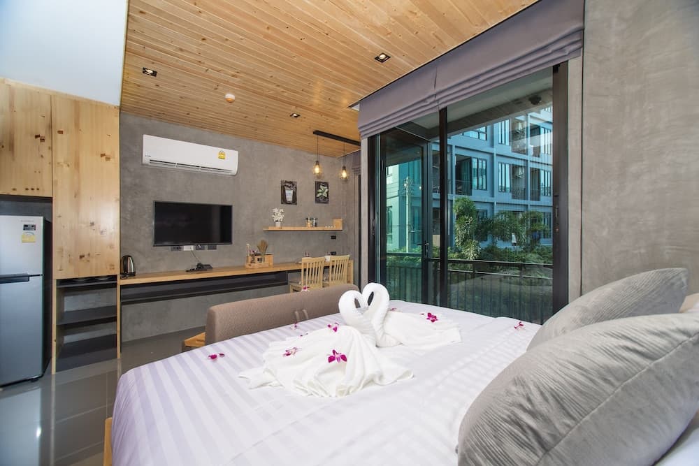 Naiharn Windy by Space