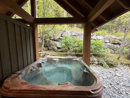 Ski in Ski out Minutes From Village, Private Hot Tub Sleeps 6 Free Shuttle