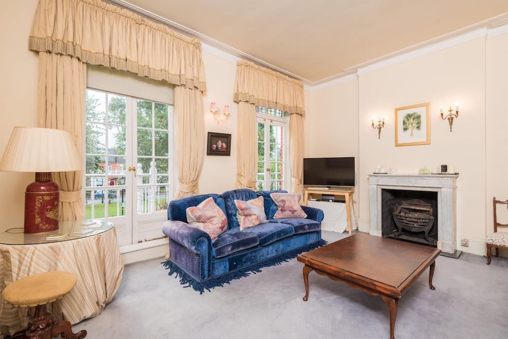 Royal Richmond Family Home by Kew Gardens