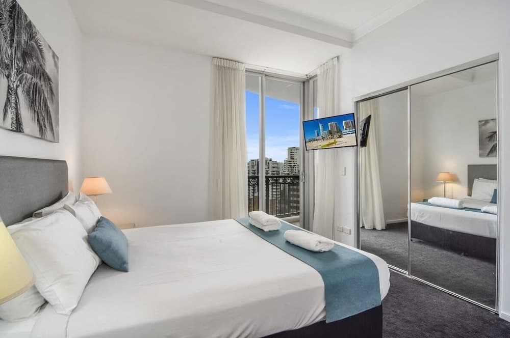 Towers of Chevron - Private Apartments