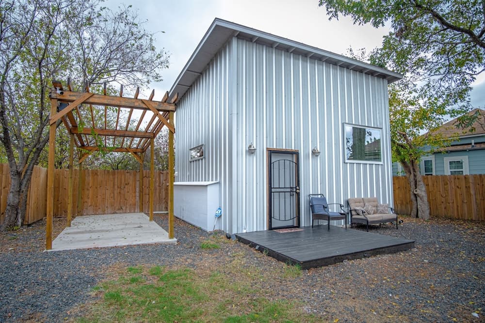 Guest House with Loft near Downtown