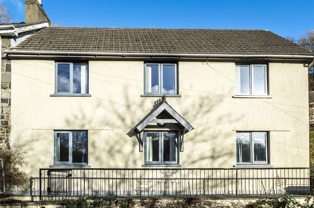 Rock Cottage - 3 Bedroom Holiday Home