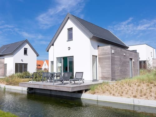 Modern Holiday Home, Near the Sea