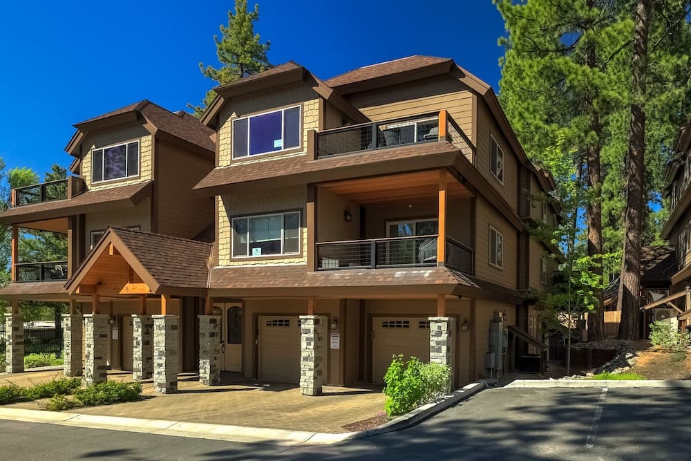 Tahoe Woods Villa - Walk to Beach and Gondola/ Heavenly Ski