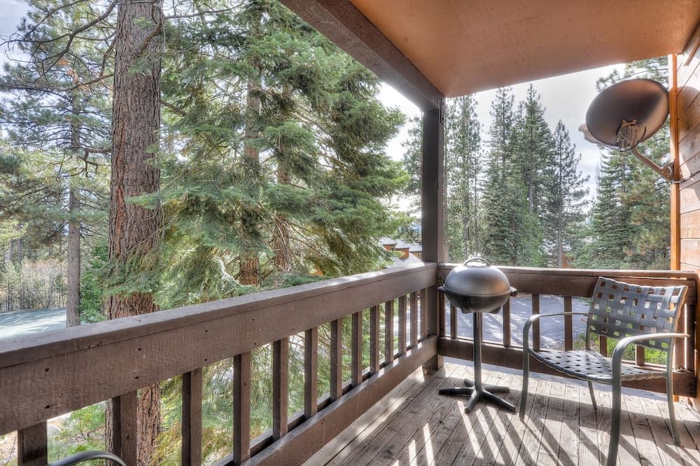 Lake Forest Villa Patio w/ BBQ