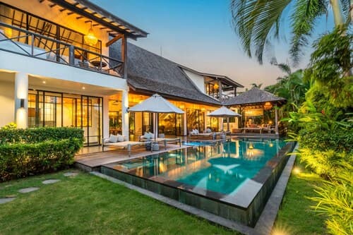 Exclusive Villas Complex, 8 BR, Canggu With Staff