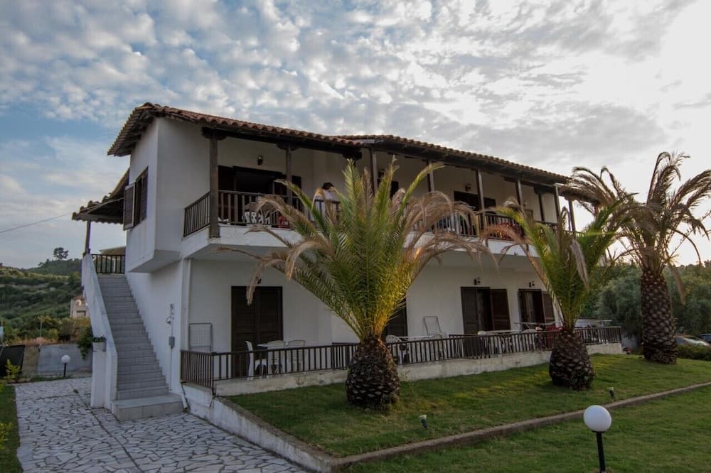 Konaklama yerinin ön cephesi