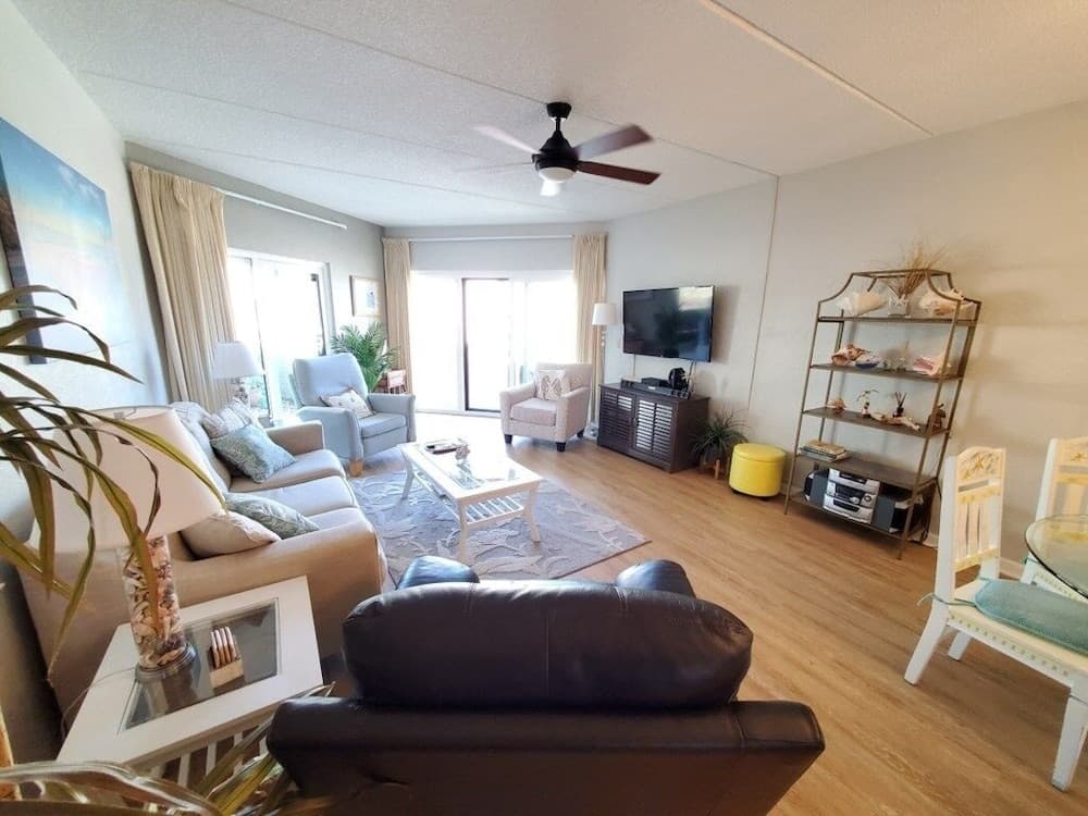 Island House F116 2 Bedroom Condo by RedAwning
