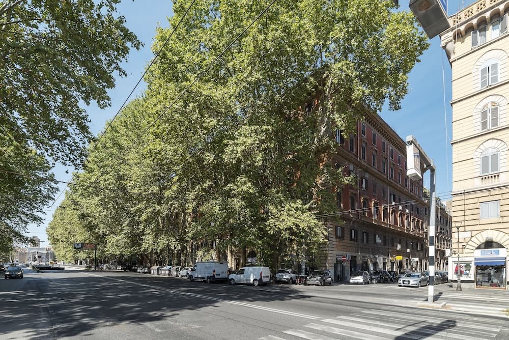 Porta Pia & Villa Torlonia Apartment with Balcony