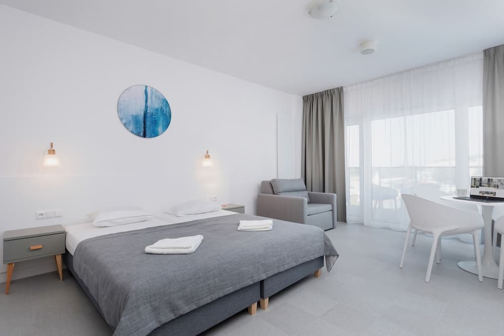 Aquamarina Prima Apartments by Renters