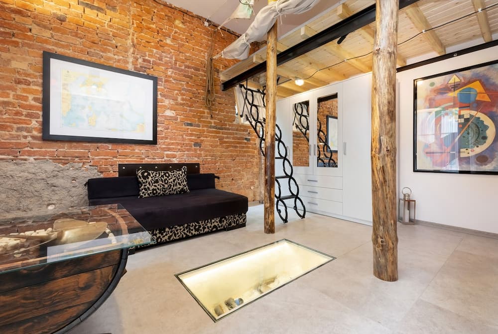 Stylish Apartment in Center by Renters