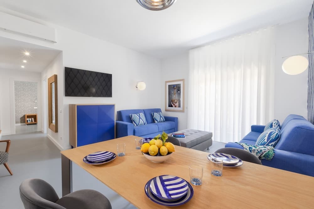 Luxury Design Home & Jacuzzi in Heart of Sorrento