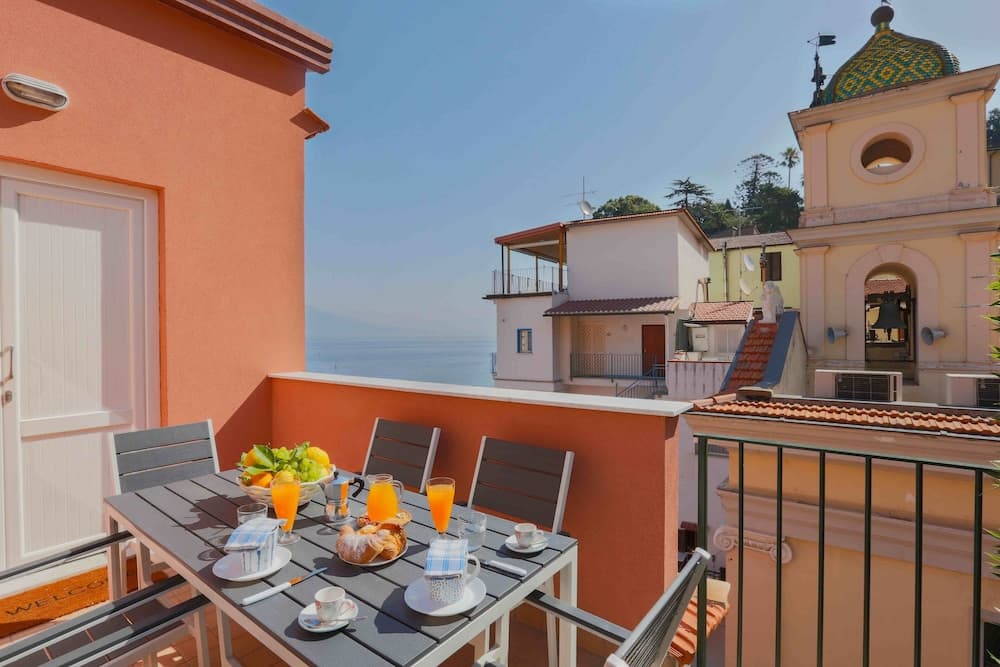 SeaView Sorrento Apartment by the sea with terrace