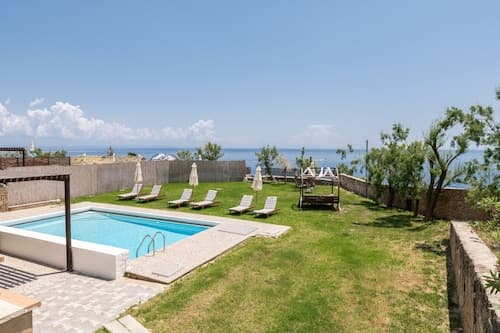 Armonia Seaside Villas