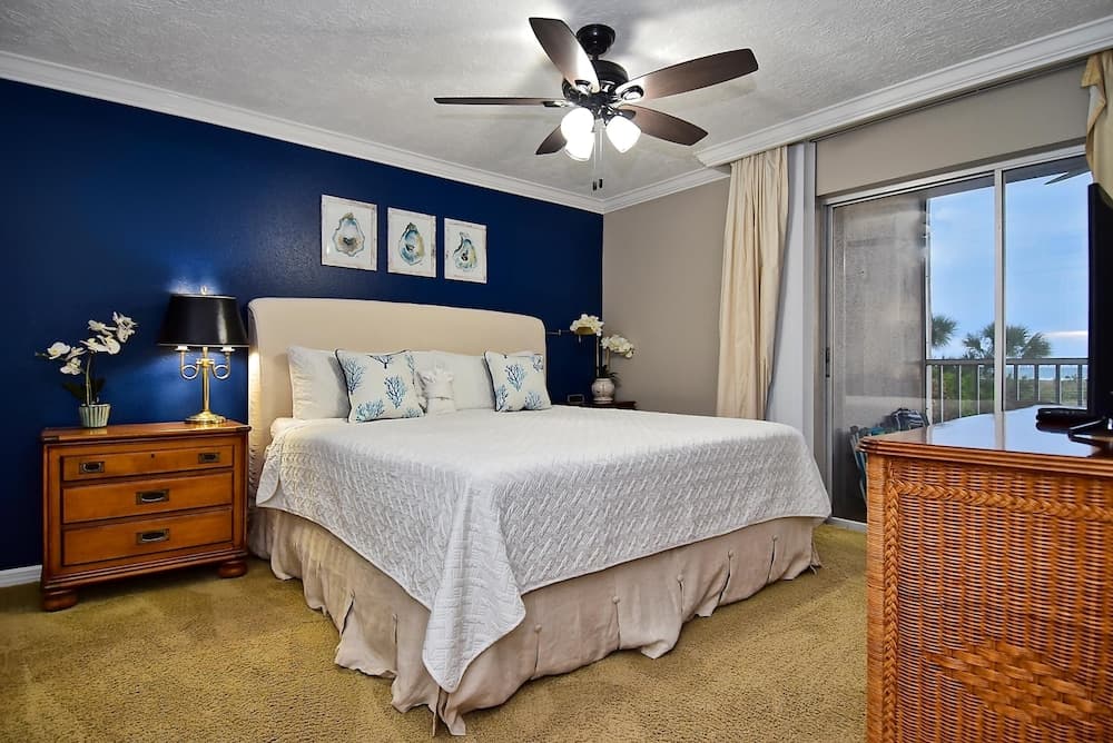 Direct Beachfront Delight by Beachside Management