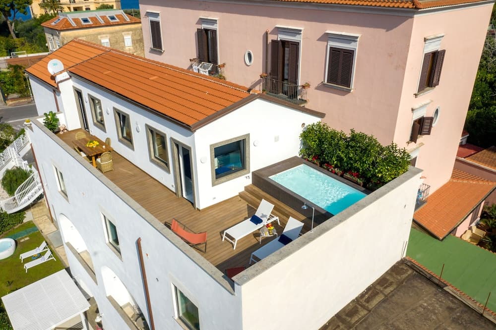 Luxury Apartment with Penthouse and Pool