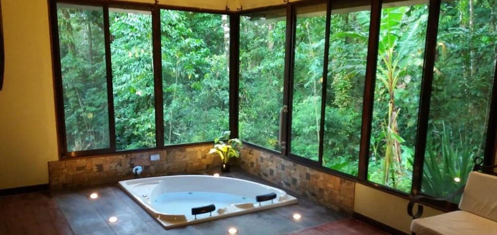 Tropical Suites & Villas